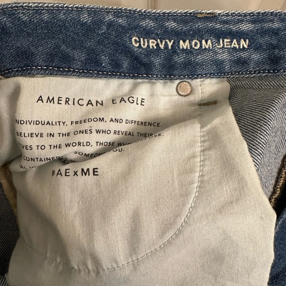 American Eagle Jeans Curvy Mom Womens Size 20 Distressed Rips Tears Blue Denim - Picture 5 of 6